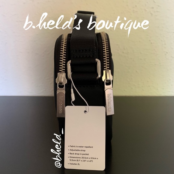 lululemon Crossbody Camera Bag 2L in Black with Silver Zipper Brand New NWT - Picture 5 of 16